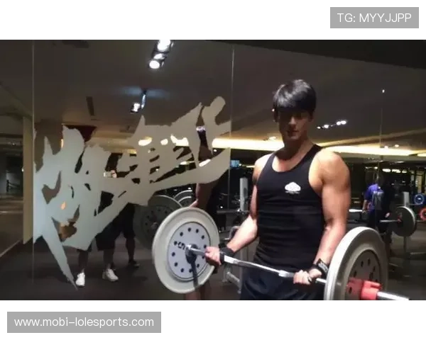 中国足球肌肉男球星是谁 他背后的努力与成就揭秘 中国足球肌肉男球星是谁 他背后的努力与成就揭秘