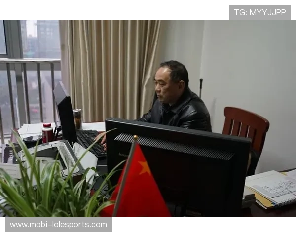 灰发传奇:那些因岁月留下银发却依然闪耀的足球巨星们 灰发传奇:那些因岁月留下银发却依然闪耀的足球巨星们